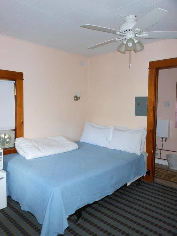 מלון Millinocket Katahdin Cabins מראה חיצוני תמונה