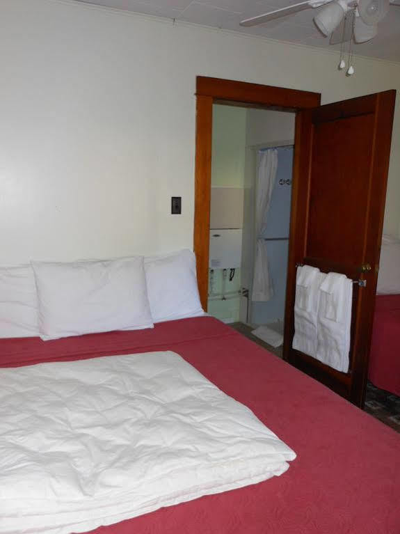 מלון Millinocket Katahdin Cabins מראה חיצוני תמונה