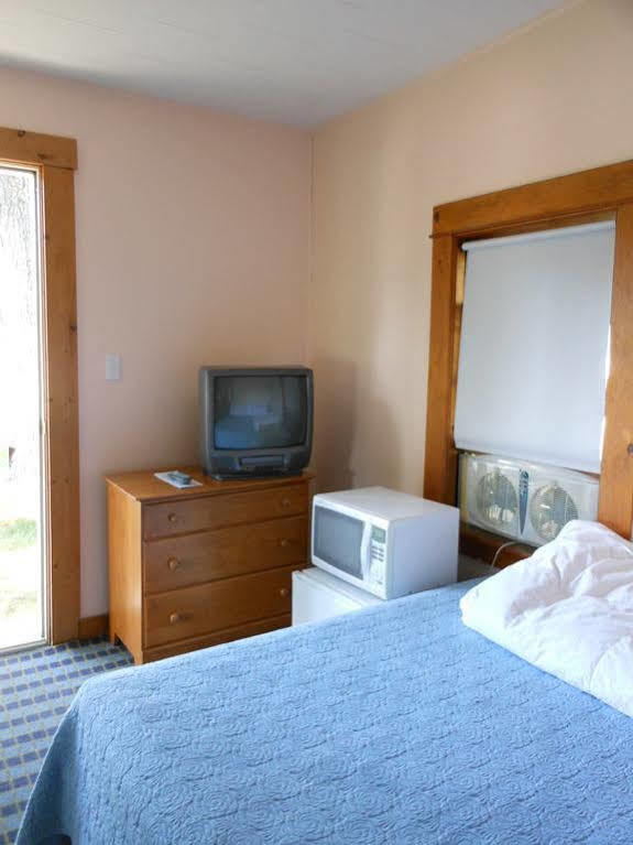 מלון Millinocket Katahdin Cabins מראה חיצוני תמונה