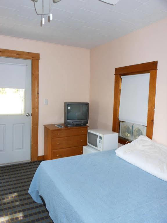 מלון Millinocket Katahdin Cabins מראה חיצוני תמונה