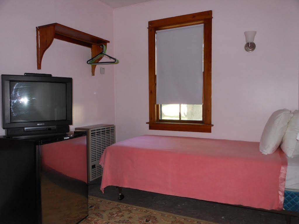 מלון Millinocket Katahdin Cabins מראה חיצוני תמונה